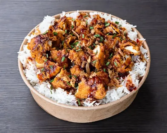 The Crousty Bowl: arroz thai con tenders de pollo en salsa sweet chili y cebolla crujiente